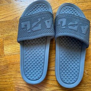 APL Slides in Slate Grey